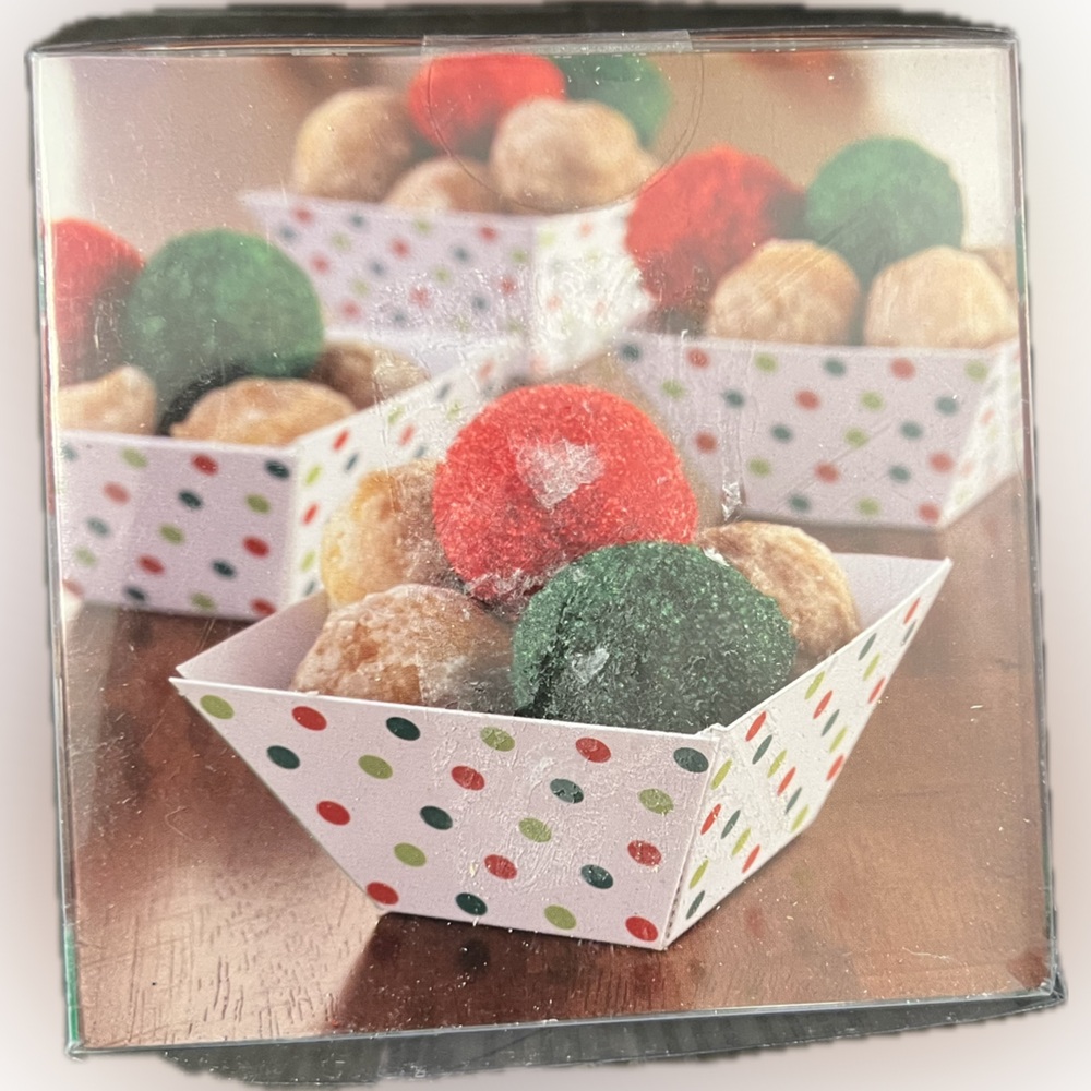 💥New Mini Treat Cups Paper Christmas Holiday Poka Dot 24 Pcs Christmas Winter - Picture 4 of 9